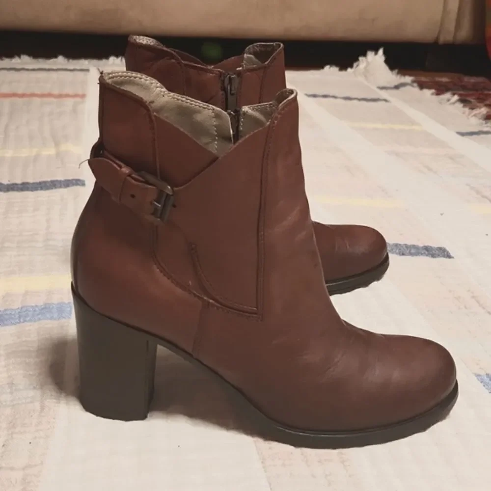 Alberto Fermani ankle zipper closure buckled boots sz 39 EU